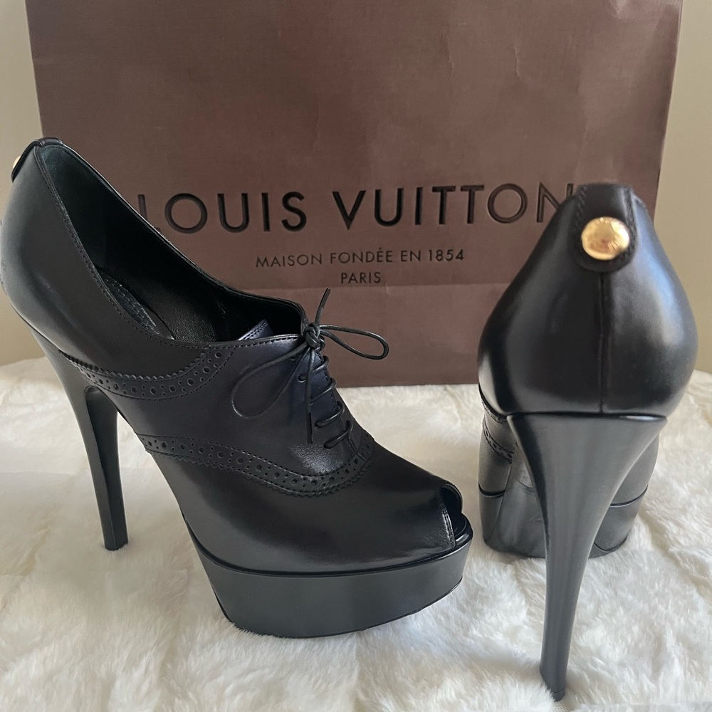 Louis Vuitton women’s open Toe pump